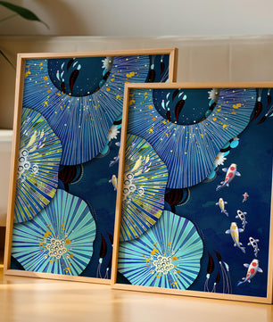 Scène sous-marine vibrante avec des carpes koï et un motif floral abstrait
