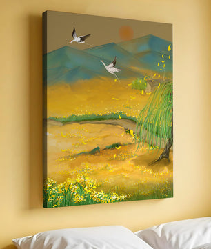 Ruhige Landschaft mit fliegenden Kranichen und goldenen Blüten