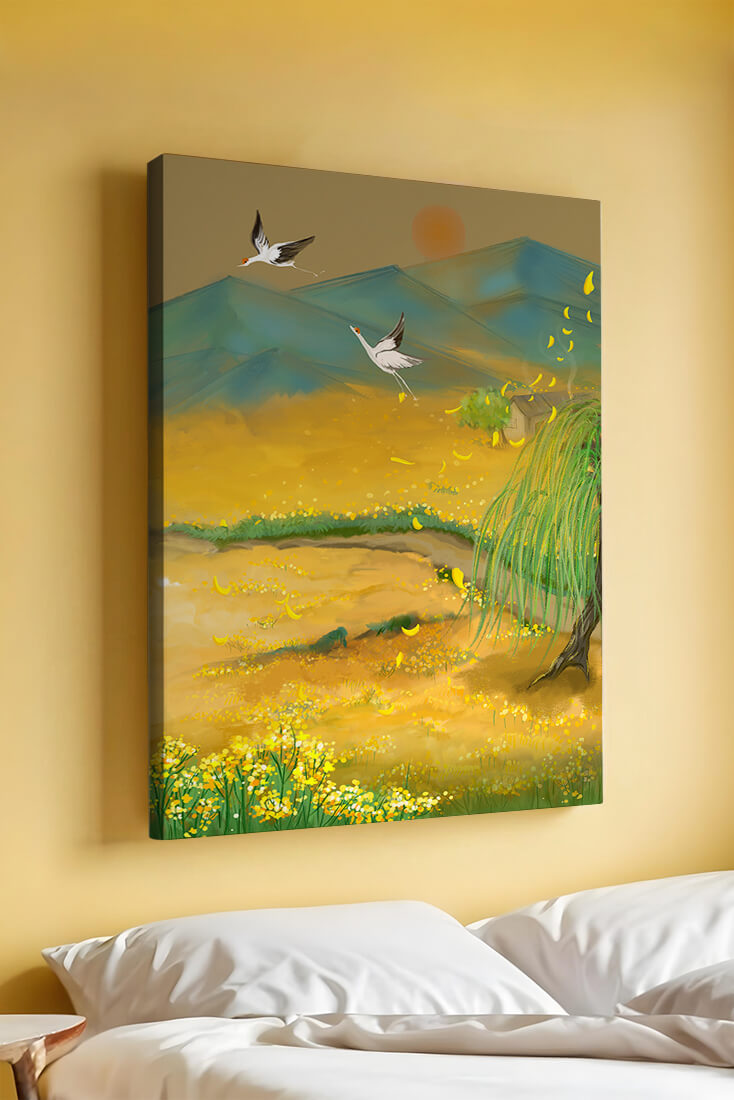 Ruhige Landschaft mit fliegenden Kranichen und goldenen Blüten