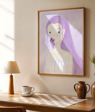 Ilustración de una mujer con cabello morado y mariposas