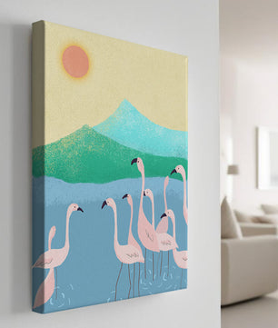 Friedliche Szene mit Flamingos in einer ruhigen Landschaft mit Bergen und Sonnenuntergang