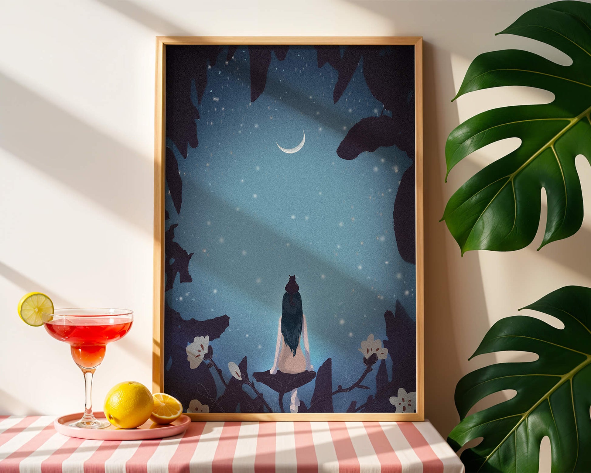 Mujer con gato bajo el cielo estrellado nocturno rodeada de elementos florales