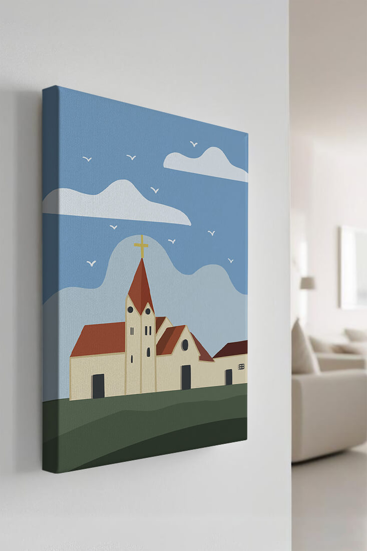 Paisaje idílico de iglesia con cruz dorada y cielo azul