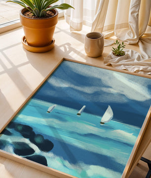 Paisaje marino con veleros navegando olas azules bajo un cielo dramático