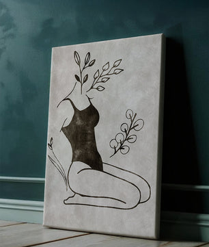 Abstrakte Frau mit botanischen Elementen im minimalistischen Stil