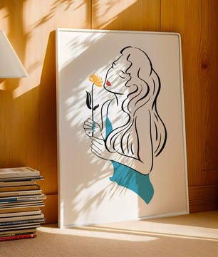 Ilustración estilizada de una mujer con una flor y elementos abstractos