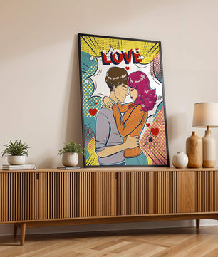 Ilustración de pop art romántico con pareja abrazándose y texto de amor