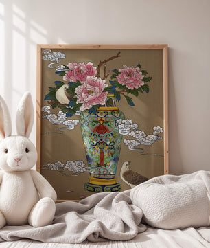 Elegante jarrón de estilo asiático con peonías y pájaros