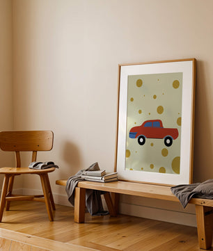 Ilustración abstracta de un coche rojo con círculos dorados sobre un fondo beige