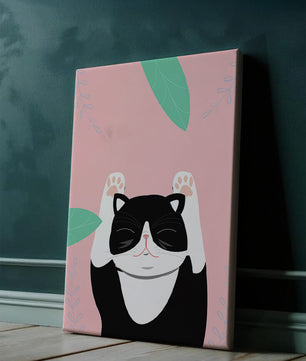 Gato ilustrado sobre fondo rosa con hojas.