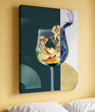 Fusión elegante de líquidos en una copa de vino con elementos dorados y azules