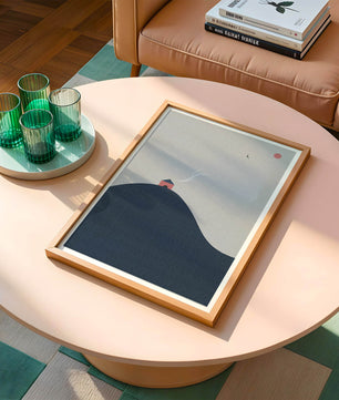 Minimalistische Landschaft mit Haus auf einem Hügel und Sonnenuntergang