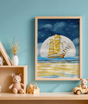 Navire à voile doré sur la mer avec des mouettes et un horizon bleu