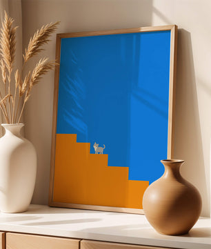 Gato minimalista en escaleras con fondo azul