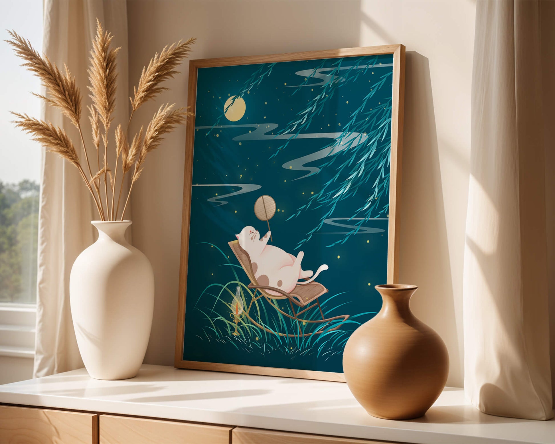 Adorable ilustración de un gato relajándose en un jardín iluminado por la luna con linterna