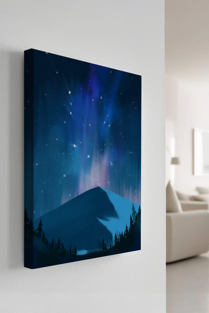 Paisaje montañoso sereno con auroras boreales y bosque oscuro
