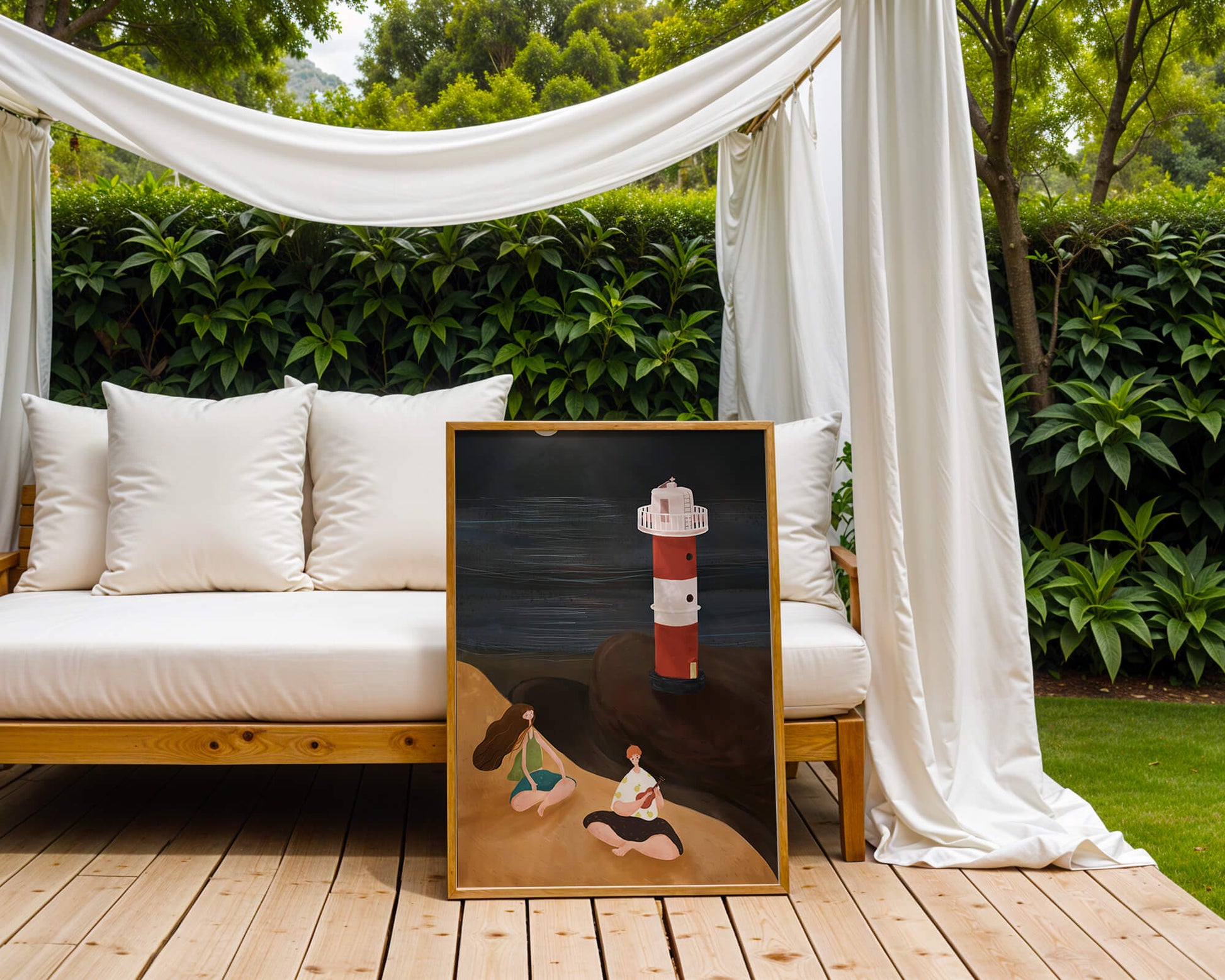 Escena de playa tranquila con faro por la noche