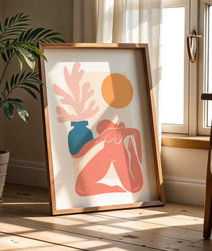 Figura desnuda abstracta con jarrón y sol en estilo minimalista