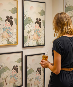 Illustration élégante d'une jeune fille en tenue traditionnelle au milieu de plants de coton