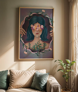 Portrait enchanteur d'une femme aux yeux floraux et aux cheveux noirs