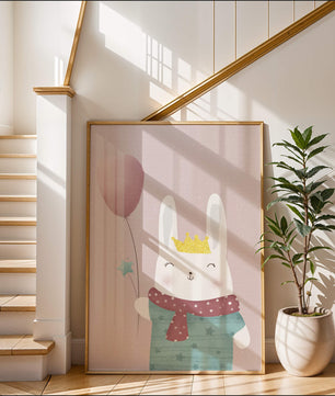 Ilustración adorable de un conejo con globo rosa y corona dorada