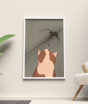 Chat observant une fleur poussant sur un mur fissuré