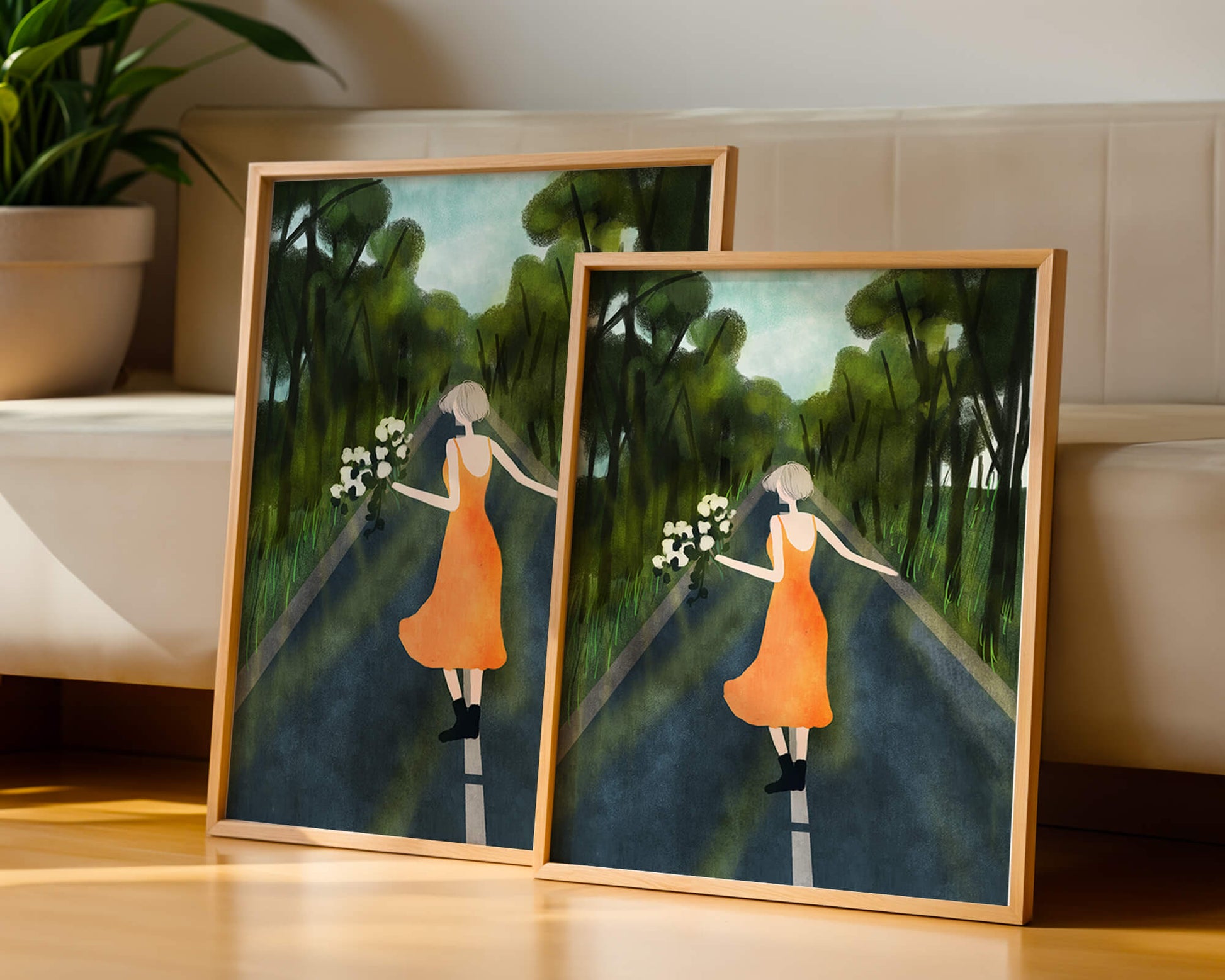 Mujer con vestido naranja caminando por una carretera con flores en el bosque