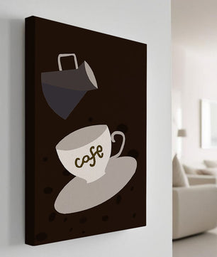 Taza de café minimalista con jarra vertiendo sobre fondo oscuro