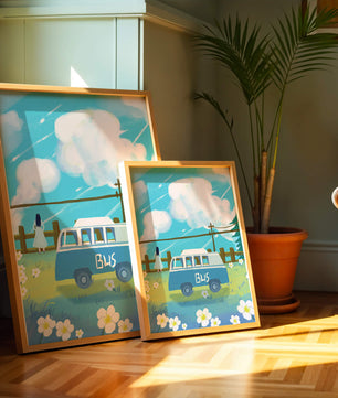 Ilustración escénica con autobús azul y prado en flor