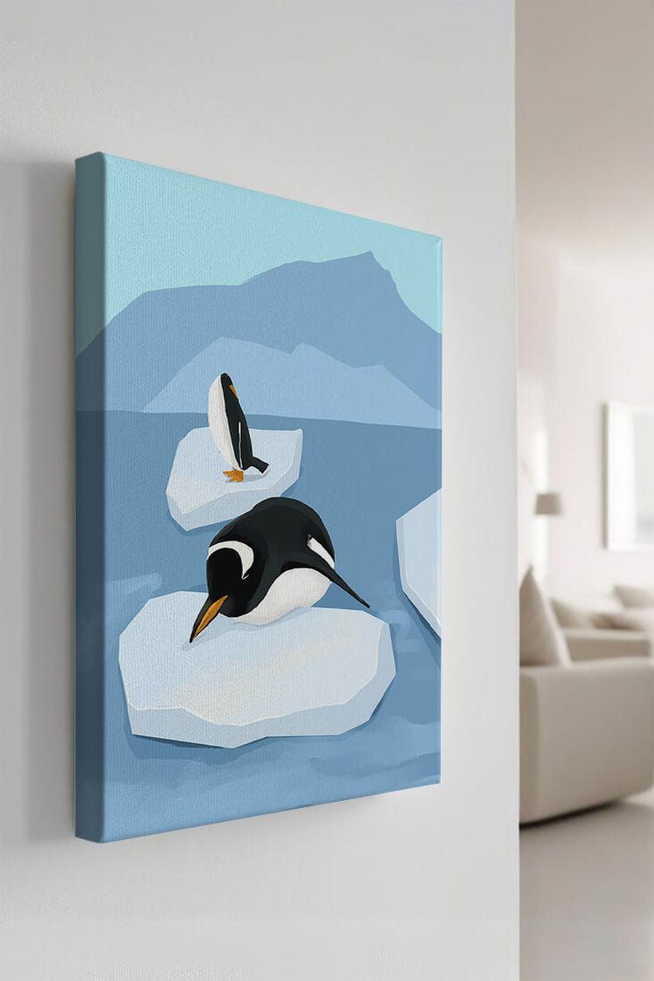 Charmante Pinguine auf schwimmenden Eisbergen in der Polarlandschaft
