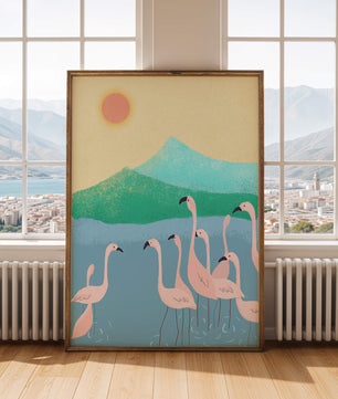 Friedliche Szene mit Flamingos in einer ruhigen Landschaft mit Bergen und Sonnenuntergang