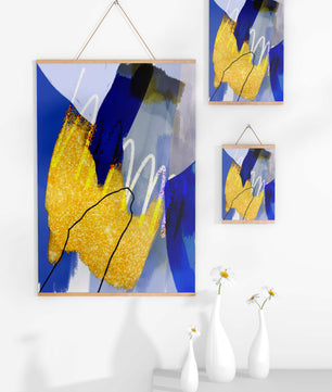 Pintura abstracta azul y amarilla con detalles dorados