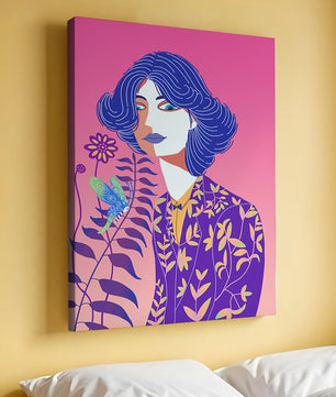Retrato estilizado de una mujer con cabello azul y patrón botánico
