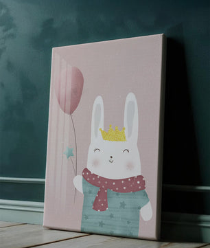 Ilustración adorable de un conejo con globo rosa y corona dorada
