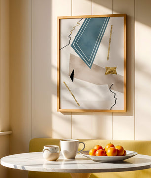 Abstraktes geometrisches Kunstwerk mit goldenen Akzenten und dynamischen Formen