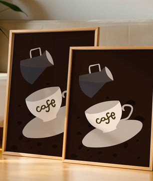 Taza de café minimalista con jarra vertiendo sobre fondo oscuro