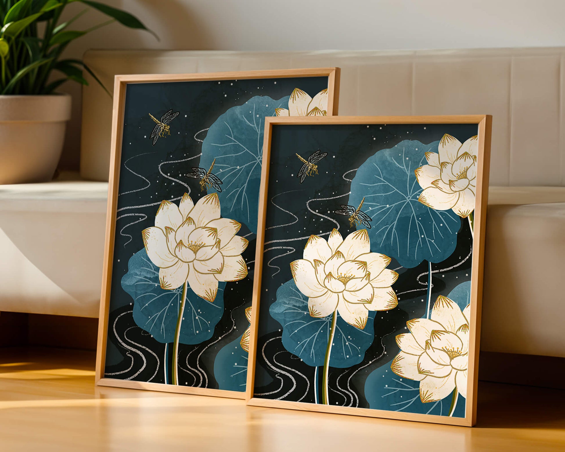 Lotusblumen und Libellen in einer sternenklaren Nacht mit goldenen Akzenten