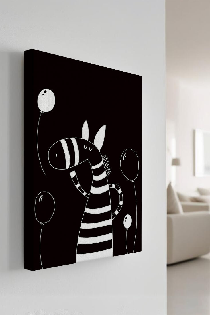 Cebra juguetona con globos en arte minimalista en blanco y negro