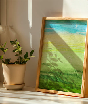 Paisaje abstracto con cielo azul y campos verdes