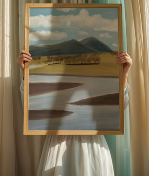 Paisaje sereno con montañas, árboles y río