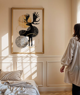 Zeitgenössische Elch-Silhouette-Kunst mit goldenen Akzenten und Marmorstruktur