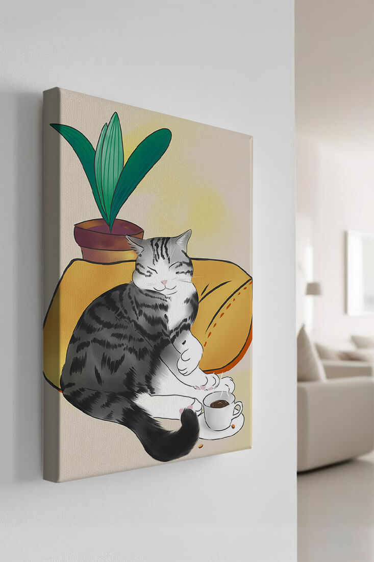 Entspannte Katze mit Kaffee und Pflanze auf gemütlichem Kissen