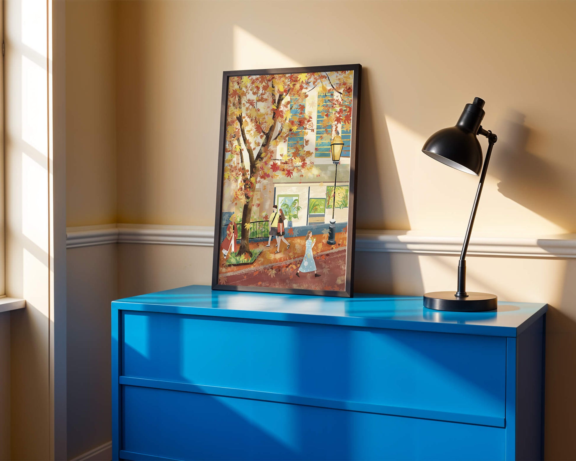 Calle de la ciudad en otoño con hojas coloridas y personas caminando