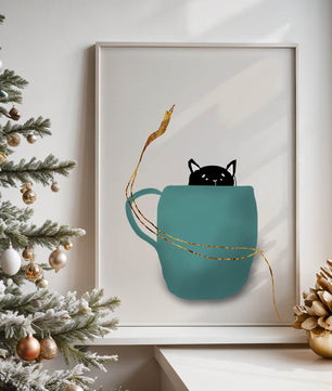Katze in blaugrüner Tasse mit goldenen Elementen