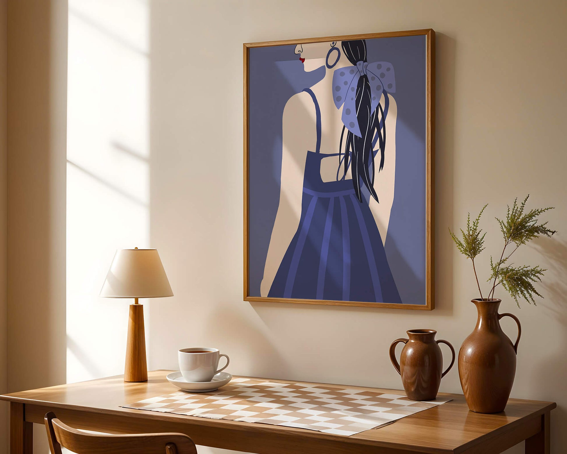 Stilvolle Illustration einer Frau mit gepunkteter Schleife und blauem Kleid