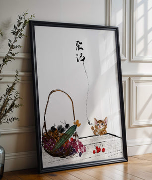 Juguetón gatito con frutas y arte de caligrafía