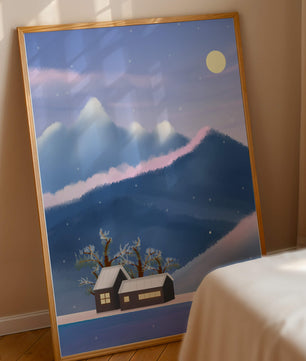 Paysage de montagne enneigée avec des maisons et des arbres sous la lumière de la lune