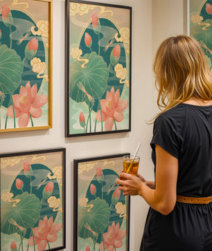 Ruhiges orientalisches Lotus-Design mit Libellen und Wolken