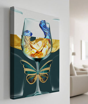 Cristallo con scultura di liquido e arte di farfalla