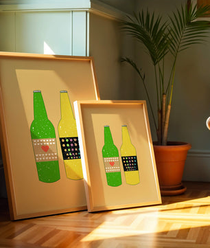 Ilustración de botellas de cerveza coloridas con etiquetas artísticas